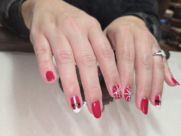 Yele Nails.