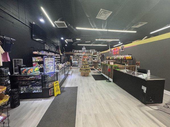 SMOKE OUTLET / HEMP DISPENSARY
