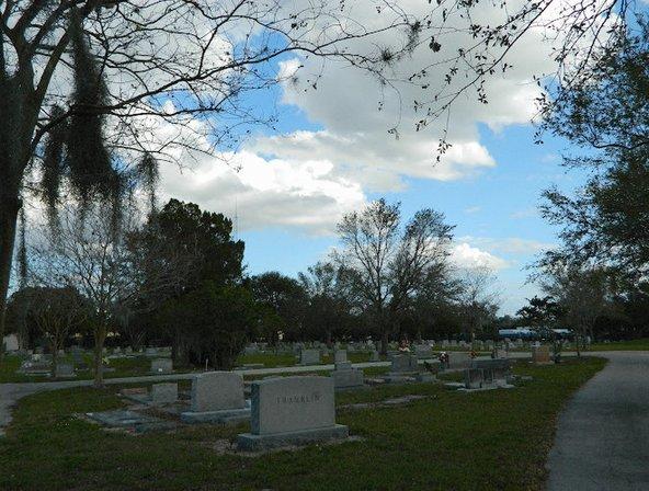 Roselawn Cemetery