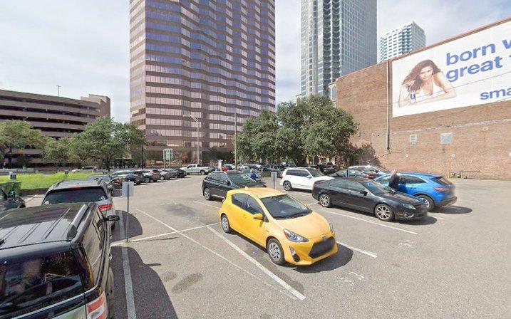 717 Parking L30