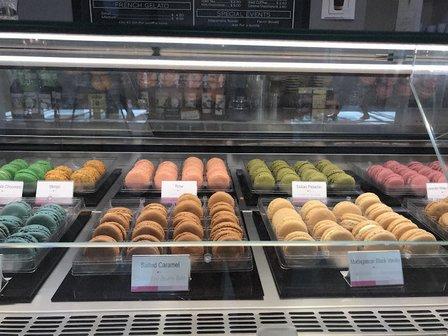 Le Macaron French Pastries