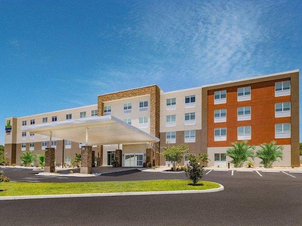 Holiday Inn Express & Suites Ruskin - Sun City by IHG