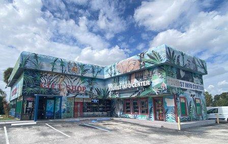 Green Parrot Gift Shop