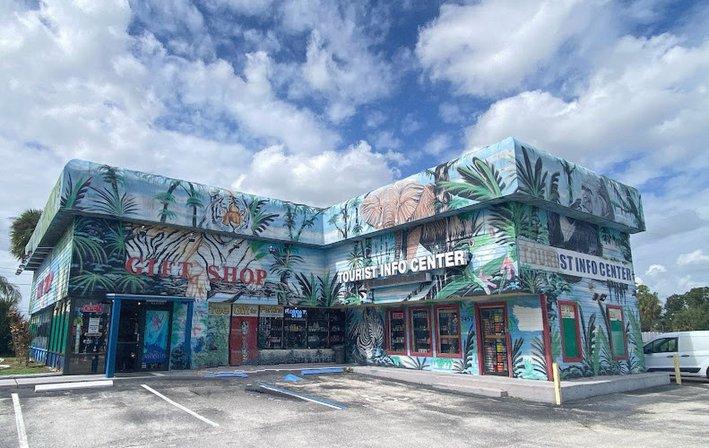 Green Parrot Gift Shop