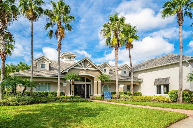 Mallory Square Apartments