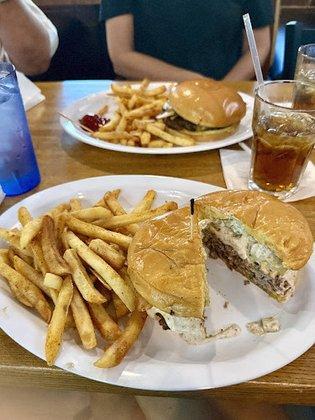 Schooners Sports Pub
