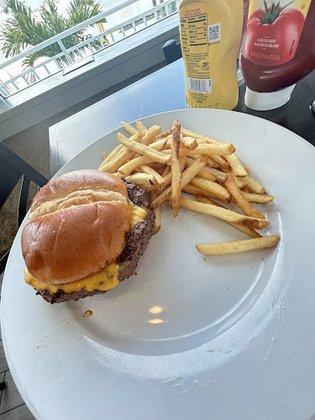 Taverna On The Bay