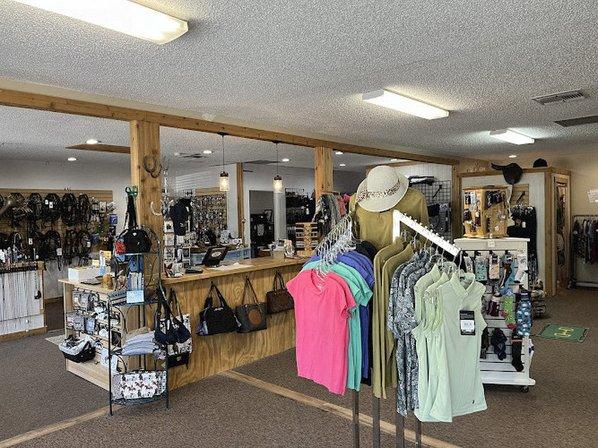 Oak Hollow Saddlery & Gifts