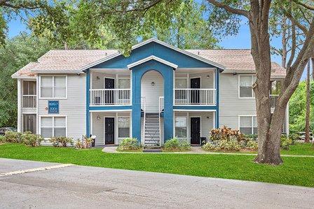Retreat at Crosstown Apartments