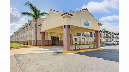 Days Inn & Suites by Wyndham Tampa near Ybor City