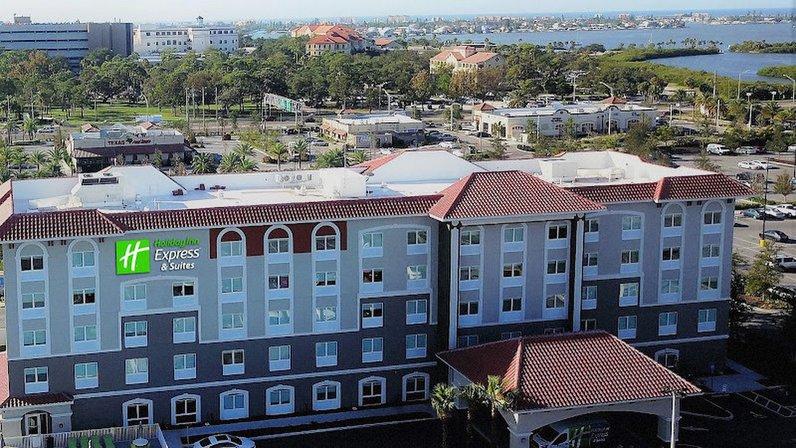 Holiday Inn Express & Suites St. Petersburg - Madeira Beach by IHG