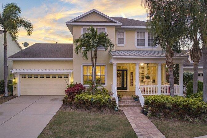 CHRISTINE SELLS PARADISE/Selling PARADISE group