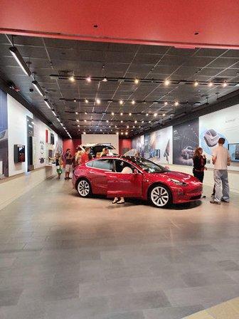 Tesla Tampa International Plaza