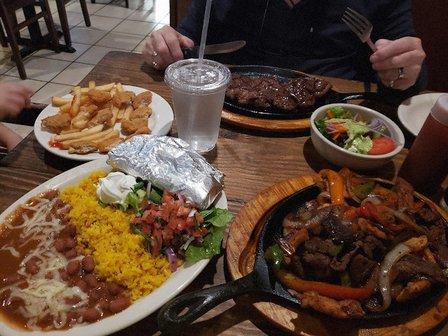 Mi Carreta Restaurant & Bakery