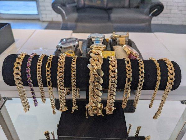 The Gold Spot Cash for Gold Buyers, Silver, Coins, Jewelry, Diamonds and Gift Cards