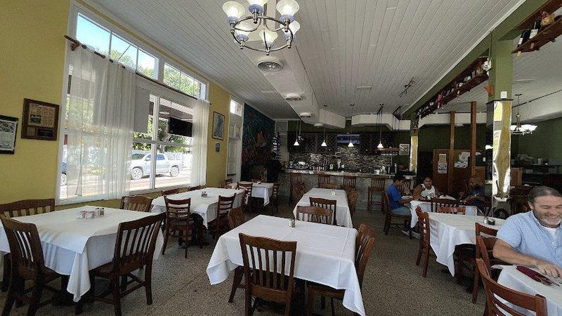 El Puerto Restaurant & Grill