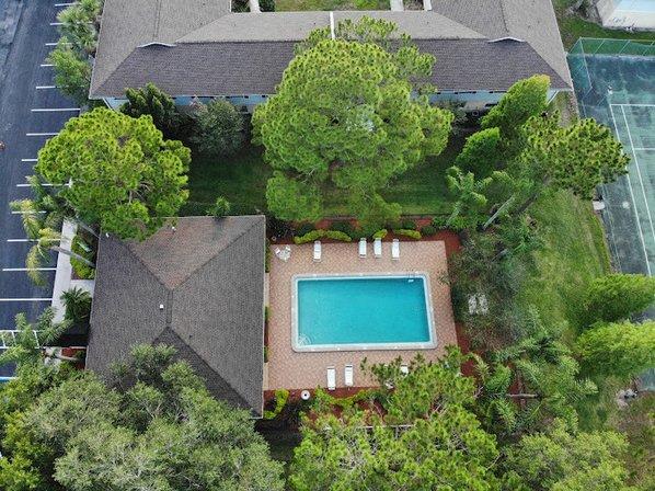 THE HAMPTONS CONDOMINIUMS