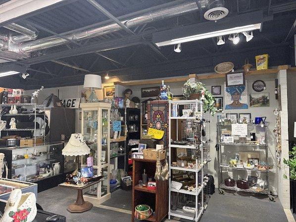 Cozy Corner Antiques & Jewelry