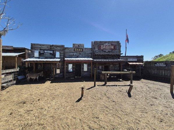 Lumley's Farm and Market