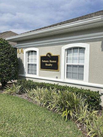 Diana M Caycedo, Realtor