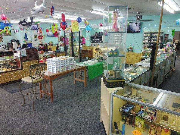 Custom Vapors Smoke Shop & Lounge