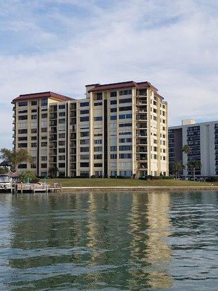 700 Island Way Condominium