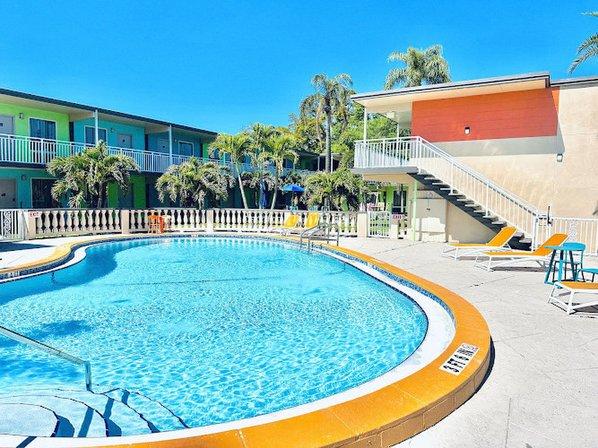 Tropical Inn & Suites