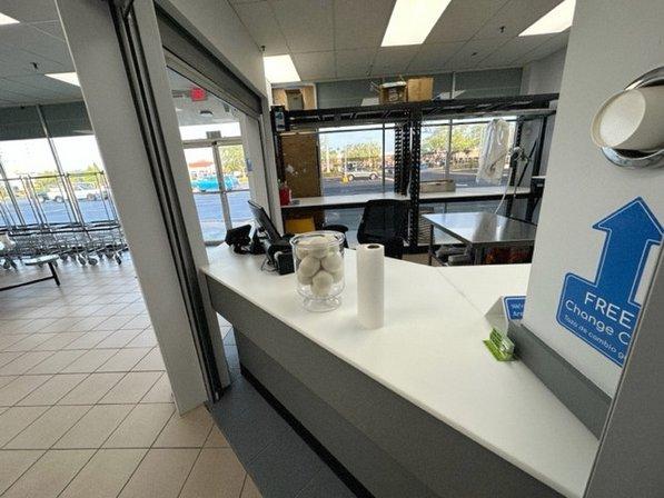 LaundrOclean Laundromat