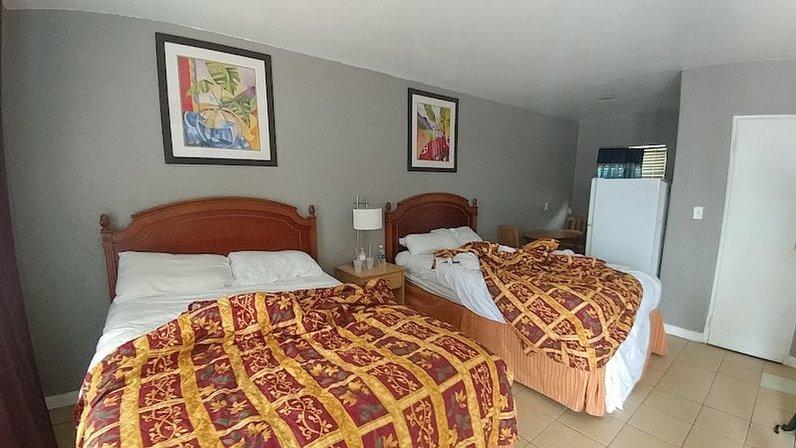 Delux Inn