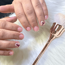 mini la gata nails