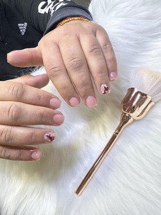 mini la gata nails