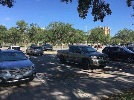 799 Bay Shore Dr NE Parking