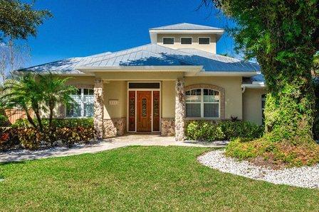 Tampa Home Group: John & Maria Hoffman