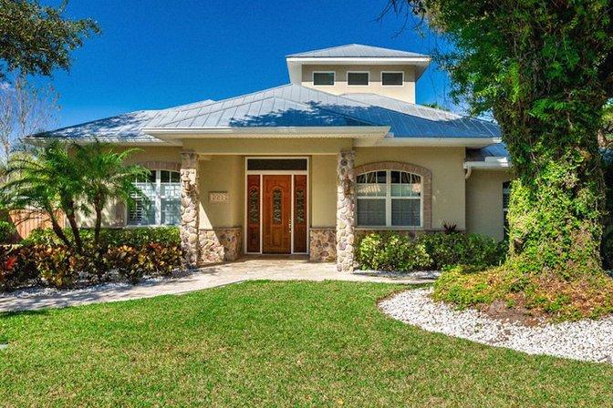 Tampa Home Group: John & Maria Hoffman