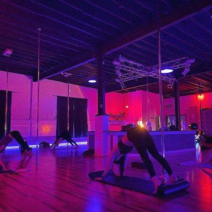 Apple Jelly Studios Pole Dance Fitness