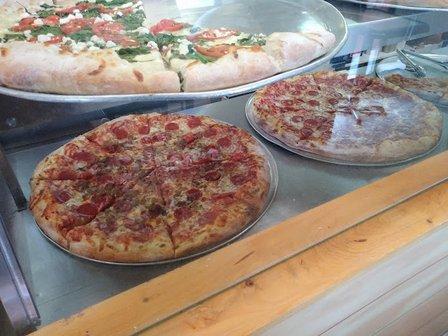 R & S Market Deli-Pizzeria