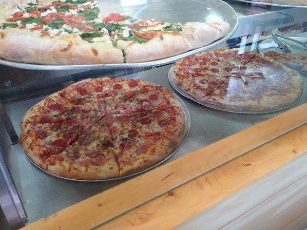 R & S Market Deli-Pizzeria