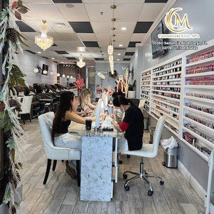Moschino Nail Spa