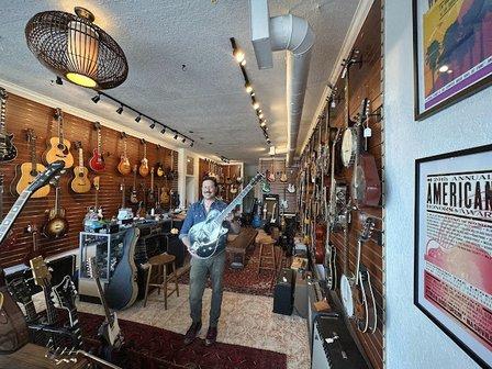 Redwoods Vintage Guitars
