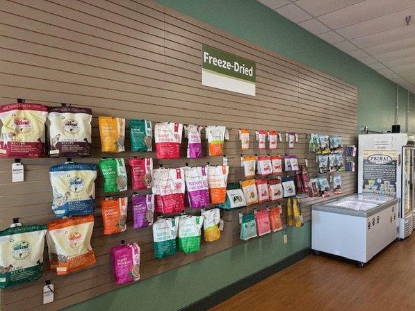 Earthwise Pet Nutrition Center & Wellness Spa - GROOMBAR