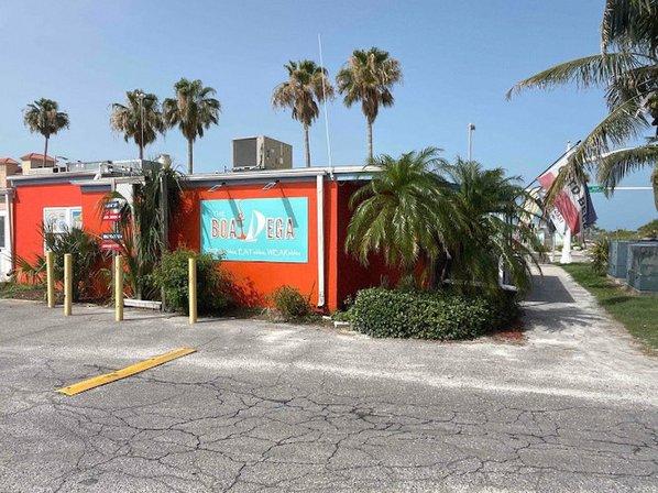 Bounce Luggage Storage - between Boca Ciega Bay and St. Petersburg Municipal Beach
