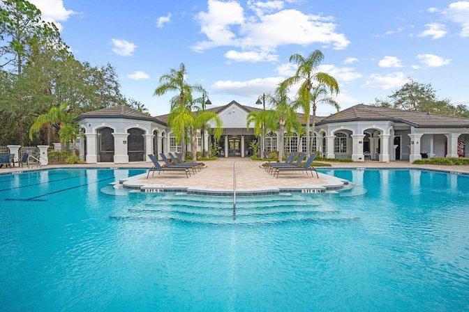 The Grand Reserve at Tampa Palms Apartments