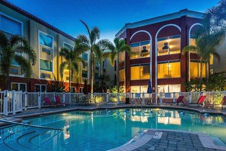 Holiday Inn Express & Suites Bradenton West by IHG