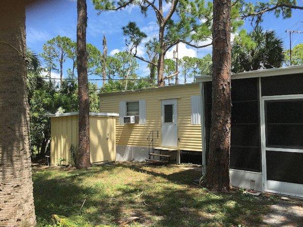 Floridian Mobile Home/RV Park