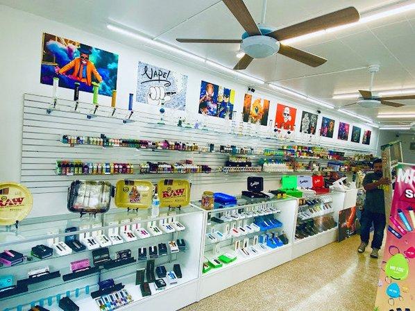 DOWNTOWN SARASOTA VAPE AND SMOKE SHOP