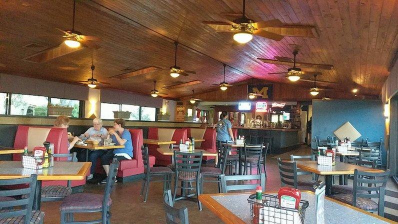 Cracker's Bar, Grill and Tiki