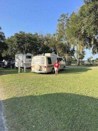 HOLIDAY TRAV-L- PARK