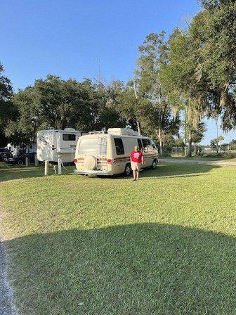 HOLIDAY TRAV-L- PARK