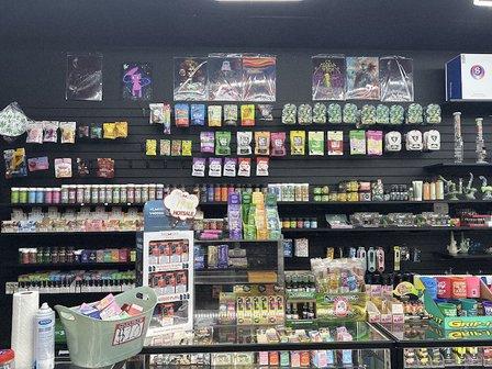 Cali’s Smoke Shop