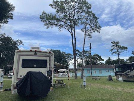 Arrowhead Campsites & Mobile Home Park